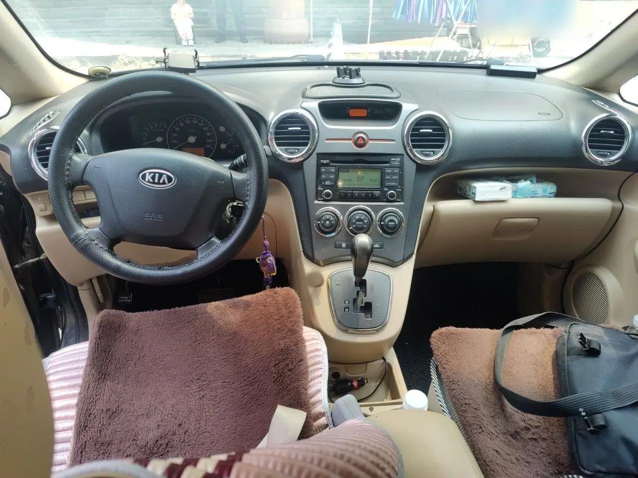 Kia Carens 2007 2.0L 7-Seater Standard Edition — миниатюра 9