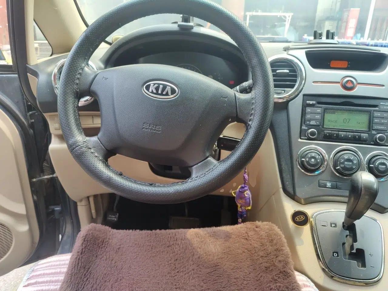 Kia Carens 2007 2.0L 7-Seater Standard Edition — миниатюра 10