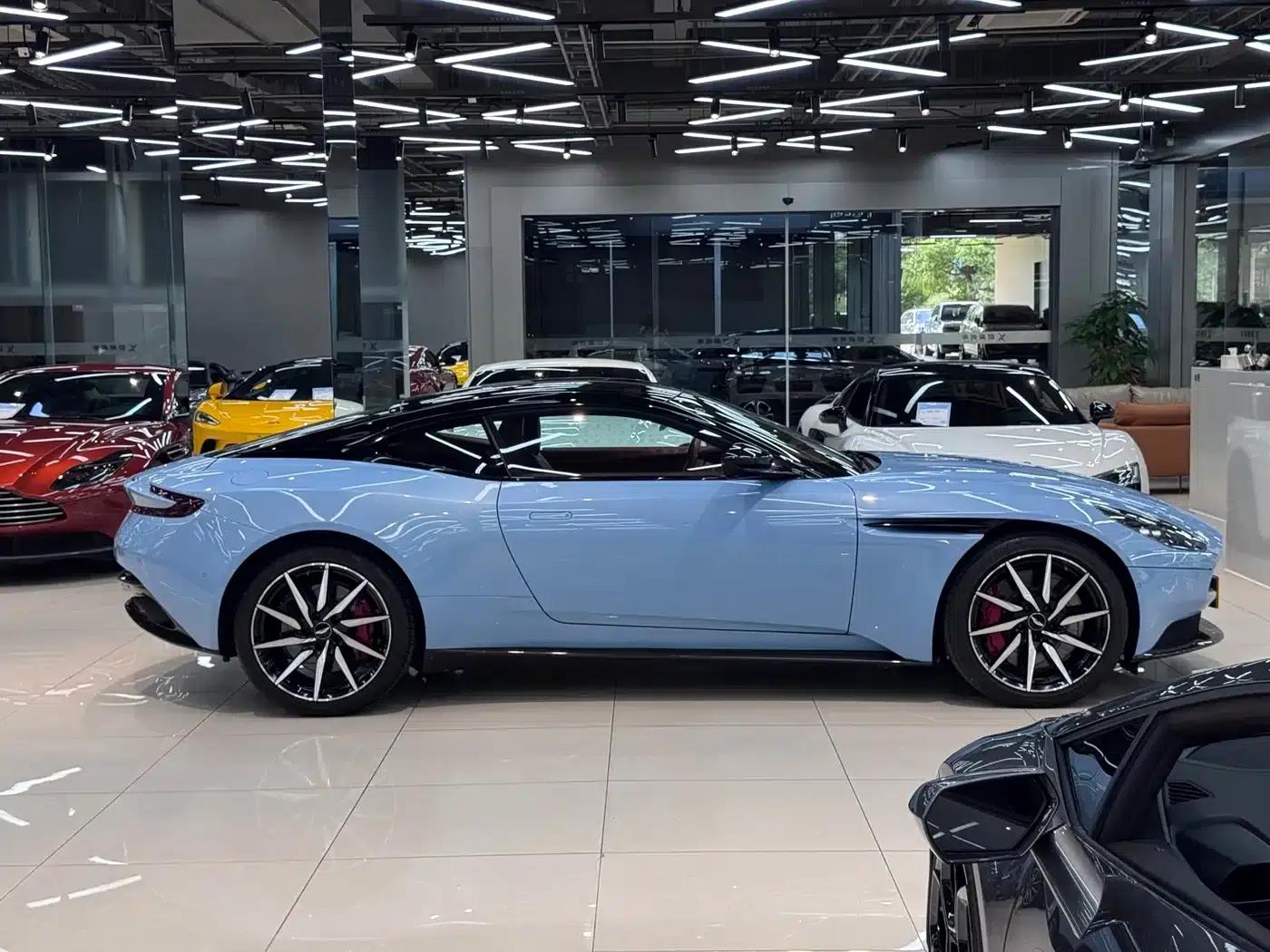 Aston Martin DB11 2019 4.0T V8 Coupe — миниатюра 3