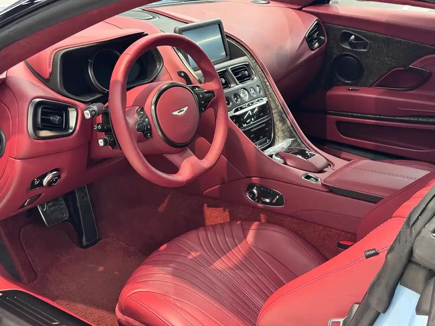 Aston Martin DB11 2019 4.0T V8 Coupe — миниатюра 5