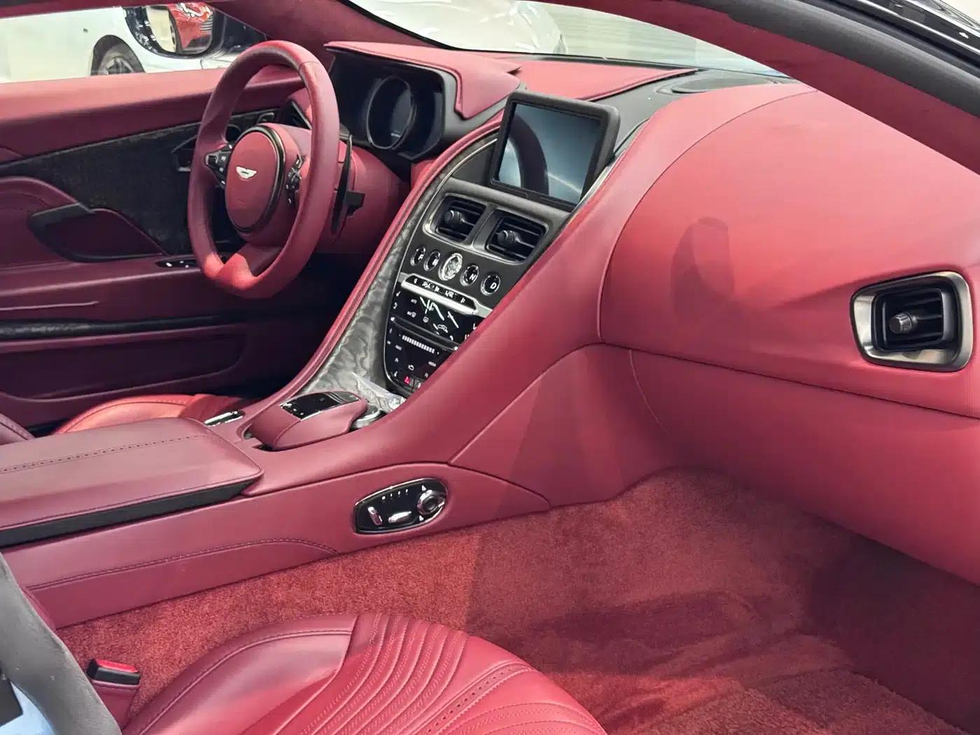 Aston Martin DB11 2019 4.0T V8 Coupe — миниатюра 6