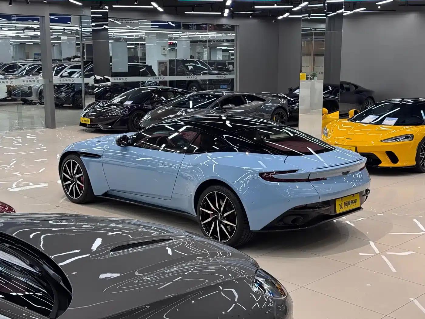 Aston Martin DB11 2019 4.0T V8 Coupe — миниатюра 9