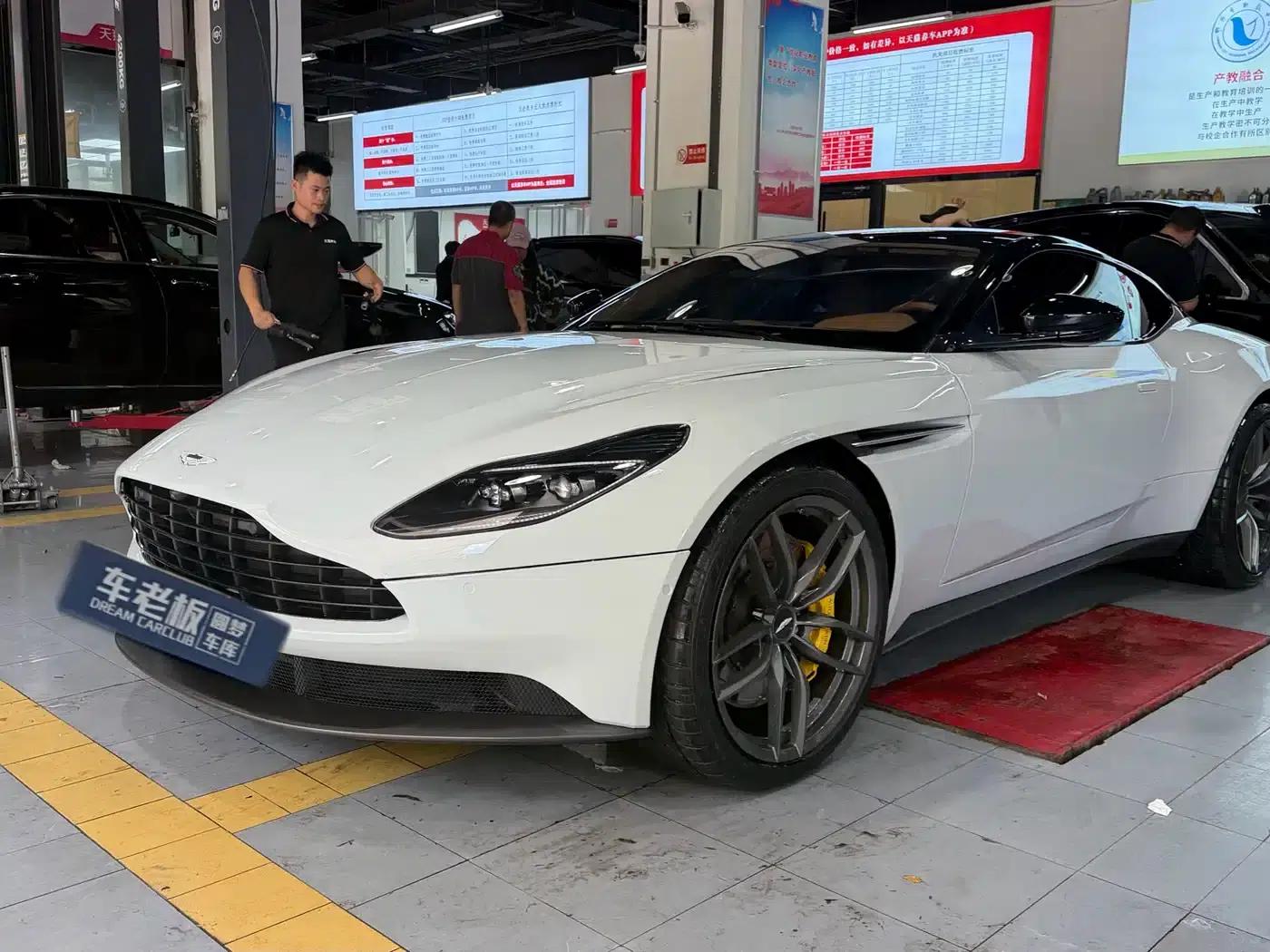 Aston Martin DB11 2019 4.0T V8 Coupe — миниатюра 1