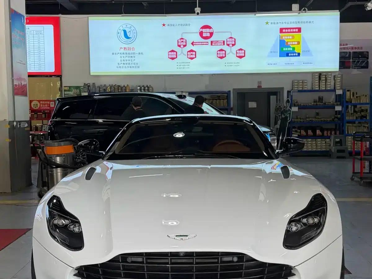 Aston Martin DB11 2019 4.0T V8 Coupe — миниатюра 2
