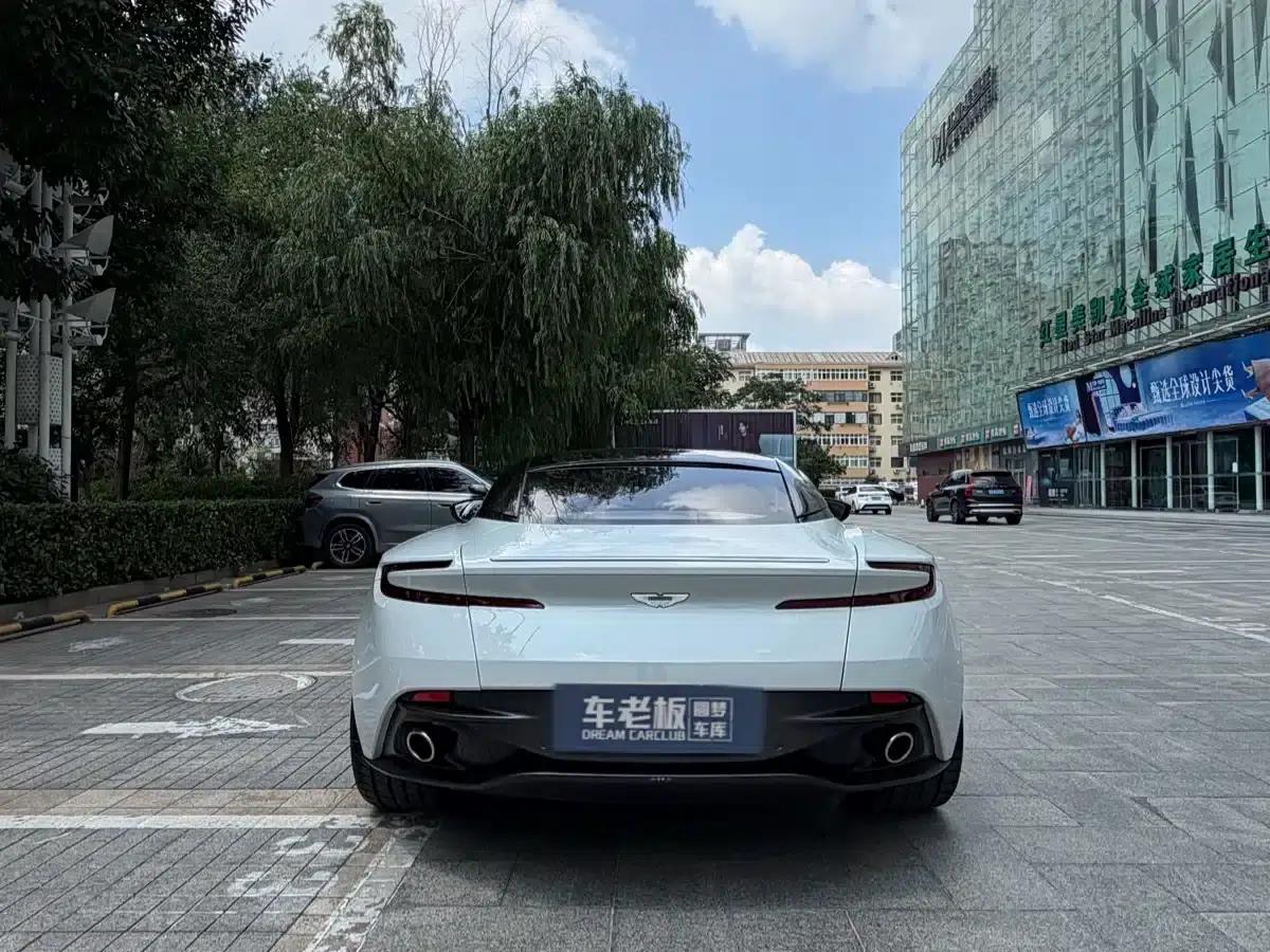 Aston Martin DB11 2019 4.0T V8 Coupe — миниатюра 6