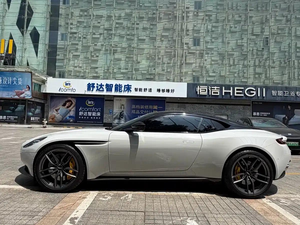 Aston Martin DB11 2019 4.0T V8 Coupe — миниатюра 7