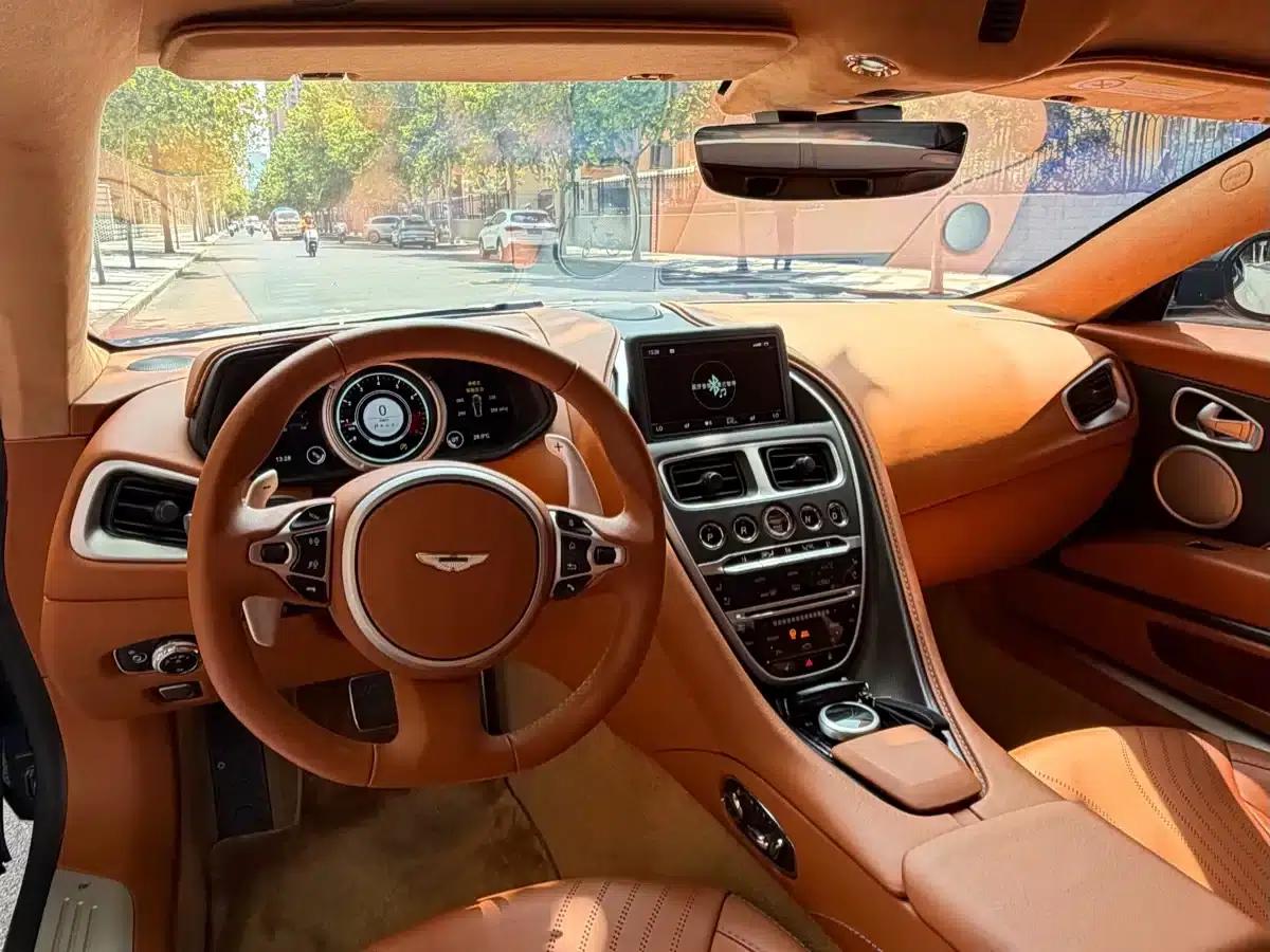 Aston Martin DB11 2019 4.0T V8 Coupe — миниатюра 9