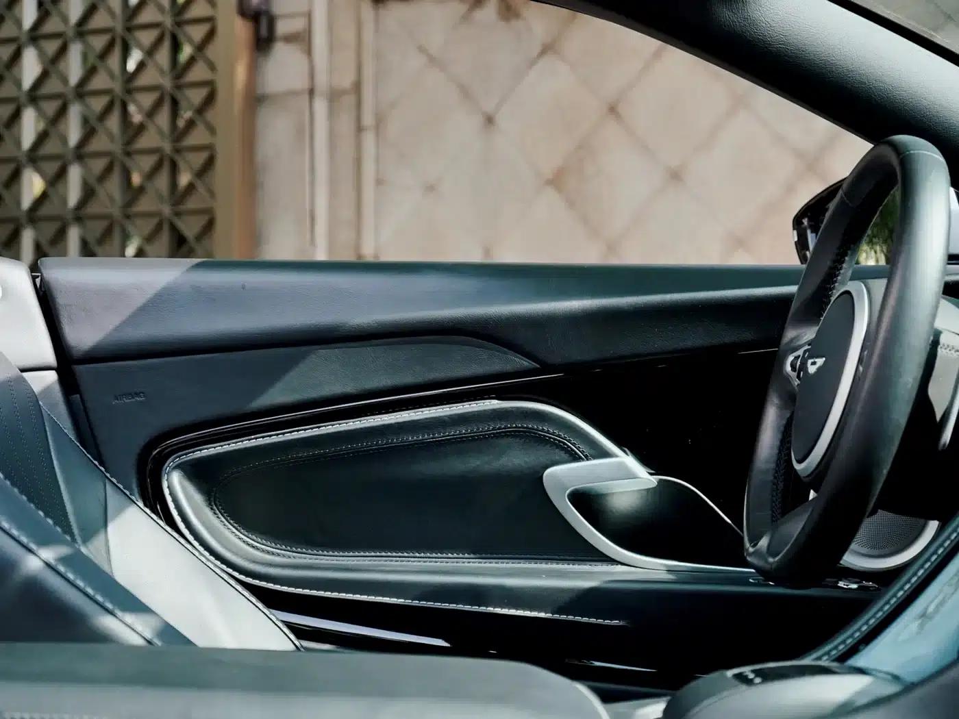 Aston Martin DB11 2020 4.0T V8 Volante — миниатюра 17