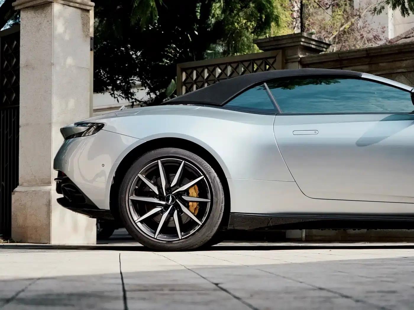 Aston Martin DB11 2020 4.0T V8 Volante — миниатюра 5