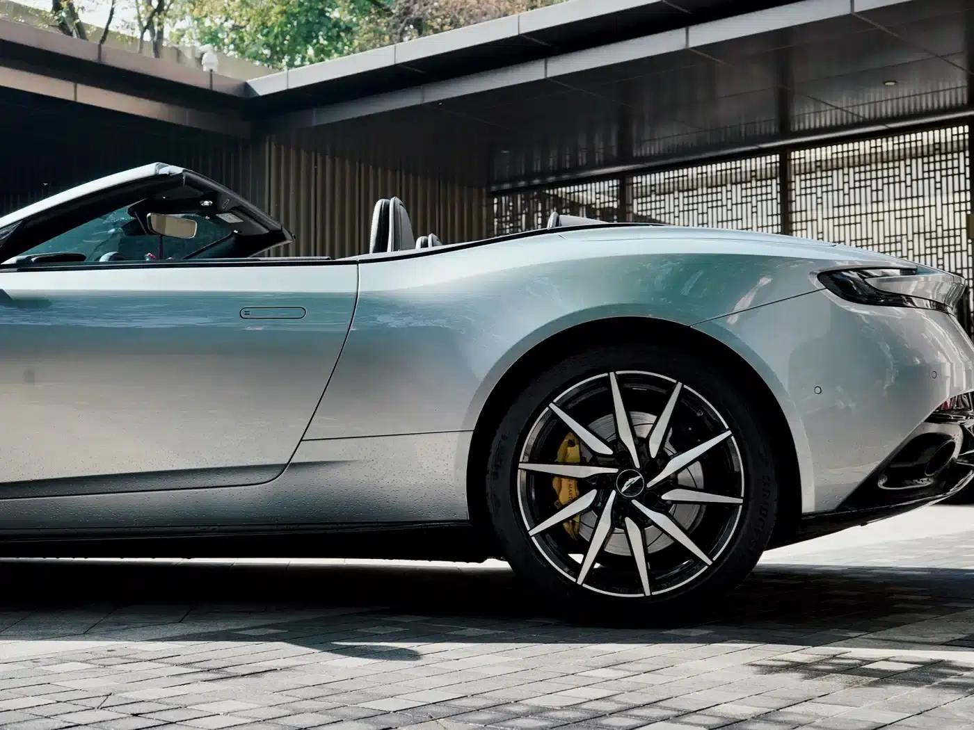Aston Martin DB11 2020 4.0T V8 Volante — миниатюра 6