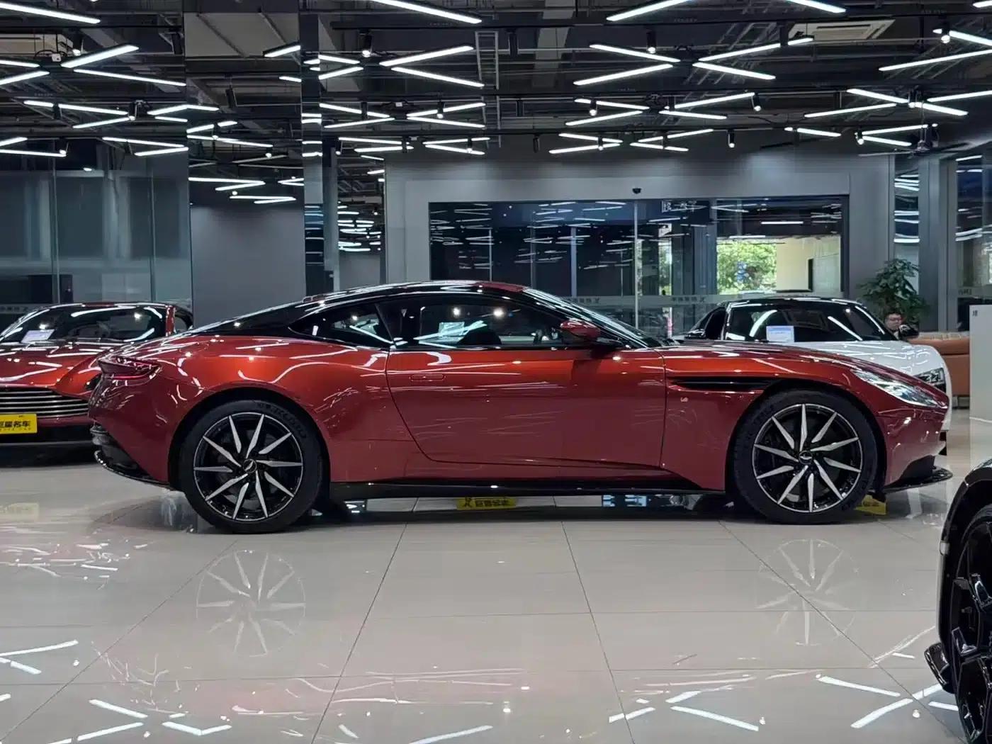 Aston Martin DB11 2016 5.2T First Edition — миниатюра 3