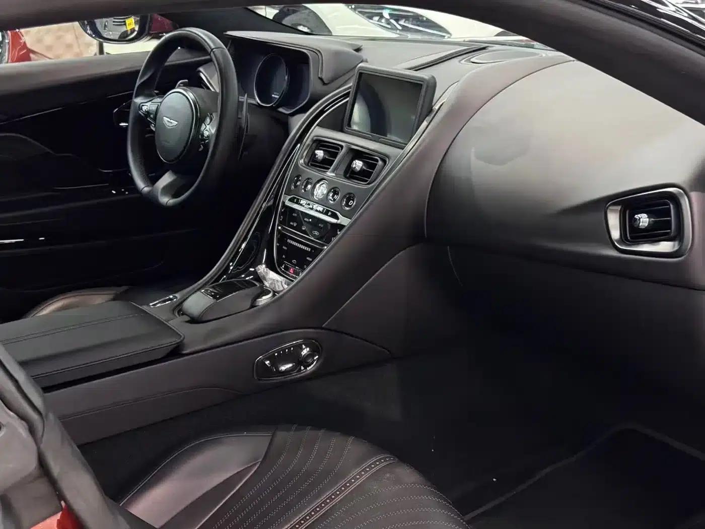 Aston Martin DB11 2016 5.2T First Edition — миниатюра 6