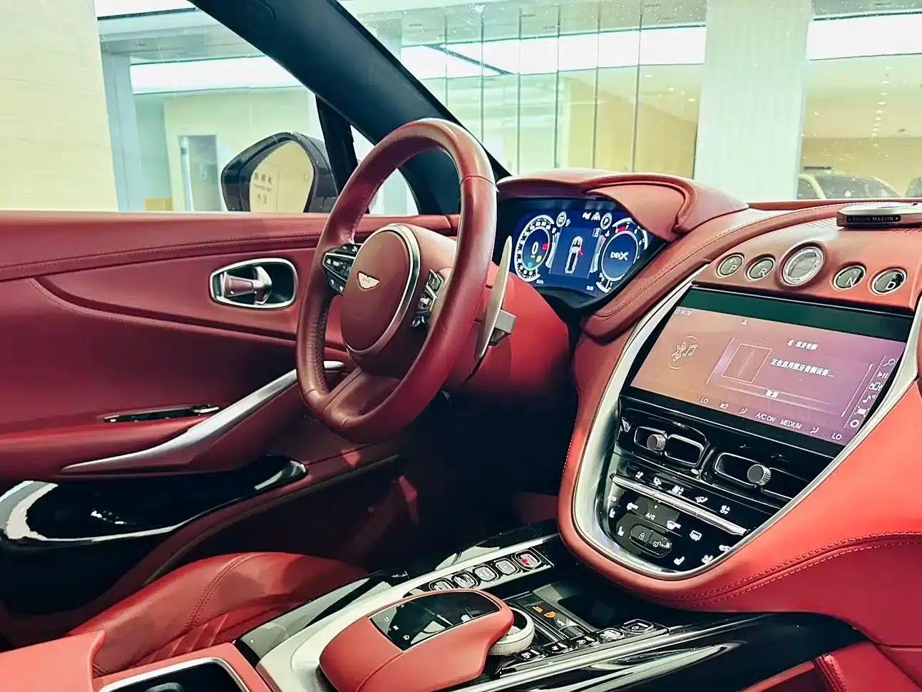 2022 Aston Martin DBX 4.0T V8 — миниатюра 5