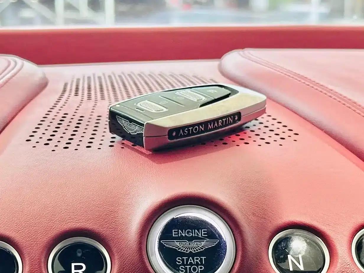 2022 Aston Martin DBX 4.0T V8 — миниатюра 6