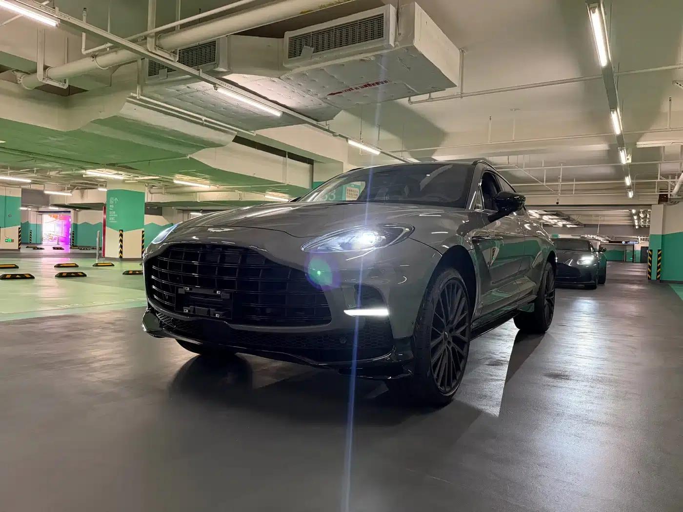 Aston Martin DBX 2025 4.0T V8 707 — миниатюра 1