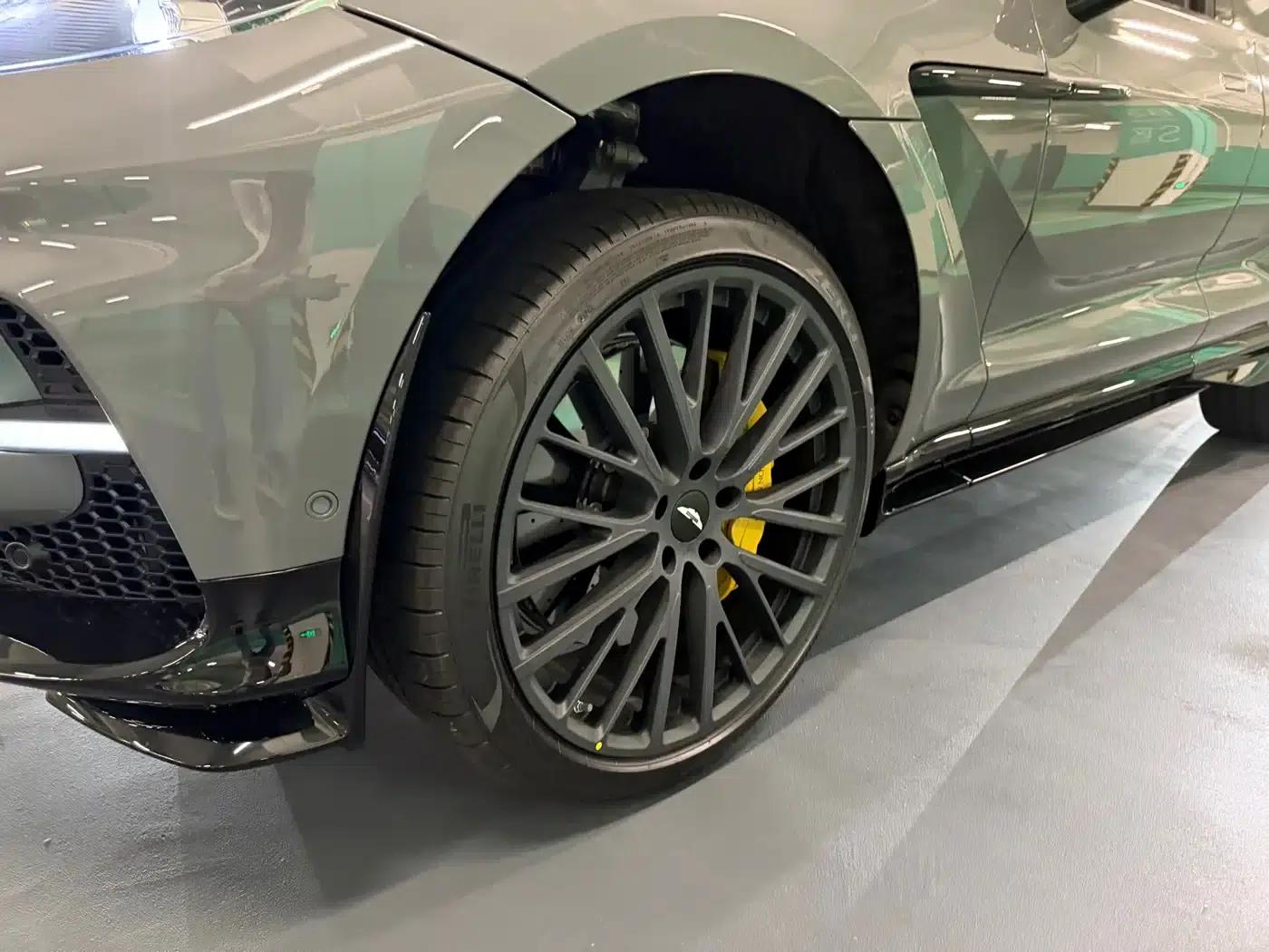 Aston Martin DBX 2025 4.0T V8 707 — миниатюра 2