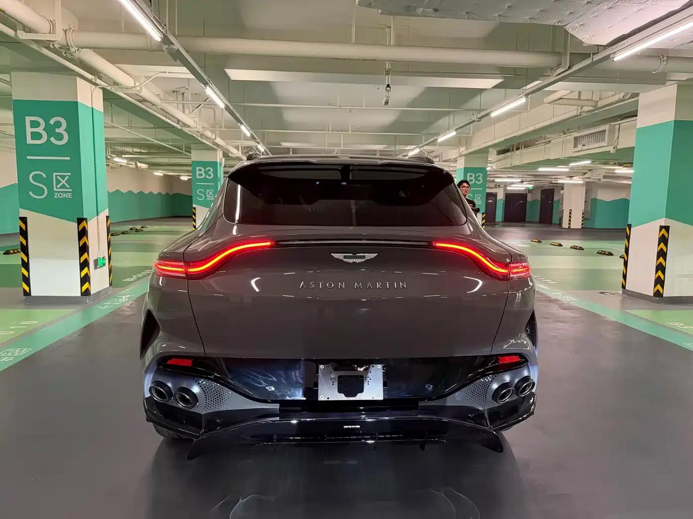 Aston Martin DBX 2025 4.0T V8 707 — миниатюра 3