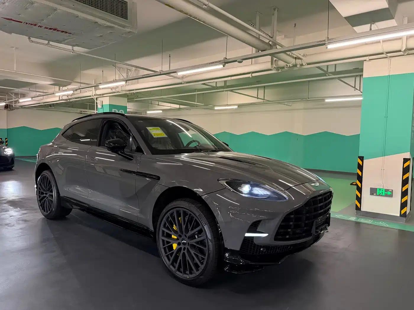 Aston Martin DBX 2025 4.0T V8 707 — миниатюра 4