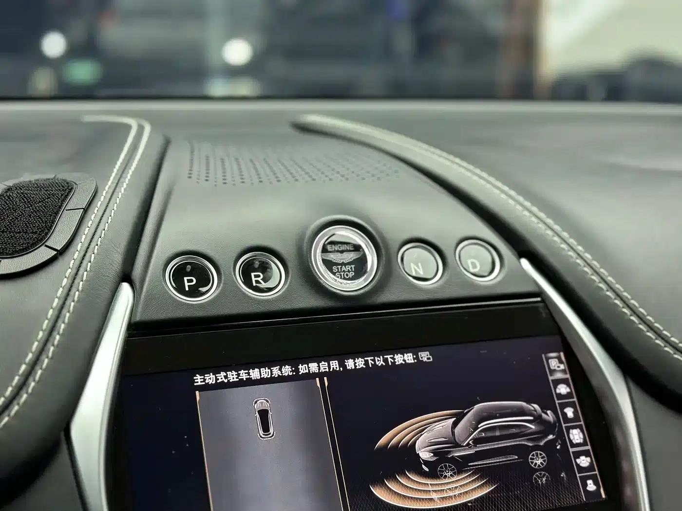 Aston Martin DBX 2022 3.0T STRAIGHT-SIX — миниатюра 17