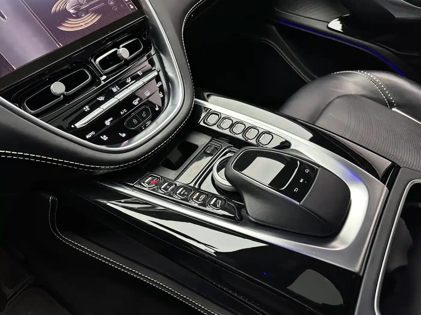 Aston Martin DBX 2022 3.0T STRAIGHT-SIX — миниатюра 19