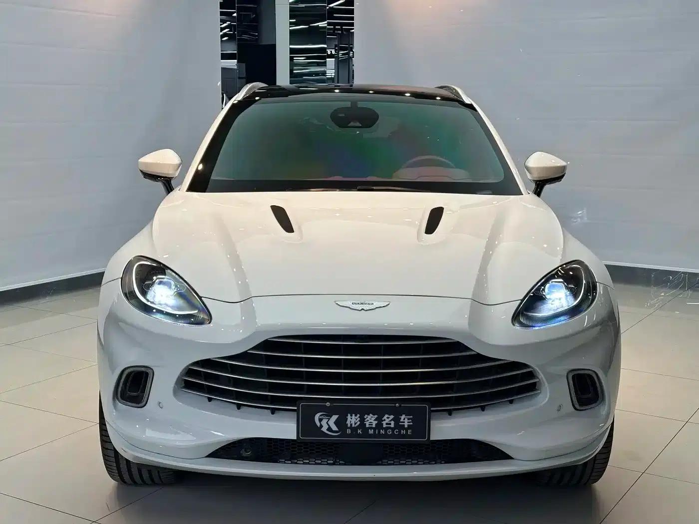 Aston Martin DBX 2022 3.0T STRAIGHT-SIX — миниатюра 1