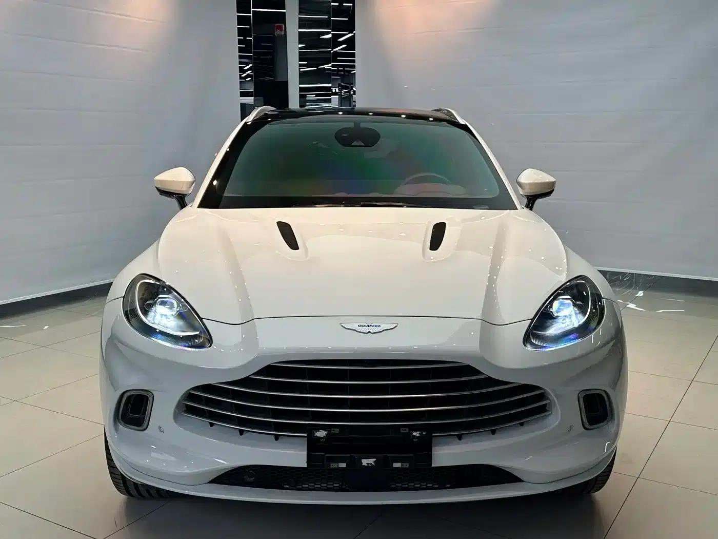 Aston Martin DBX 2022 3.0T STRAIGHT-SIX — миниатюра 2