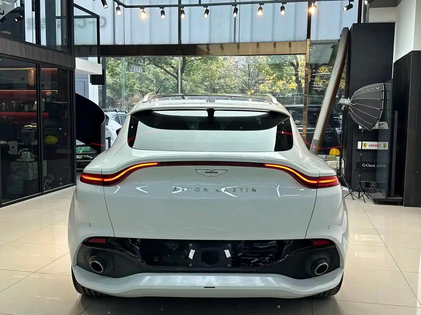 Aston Martin DBX 2022 3.0T STRAIGHT-SIX — миниатюра 4