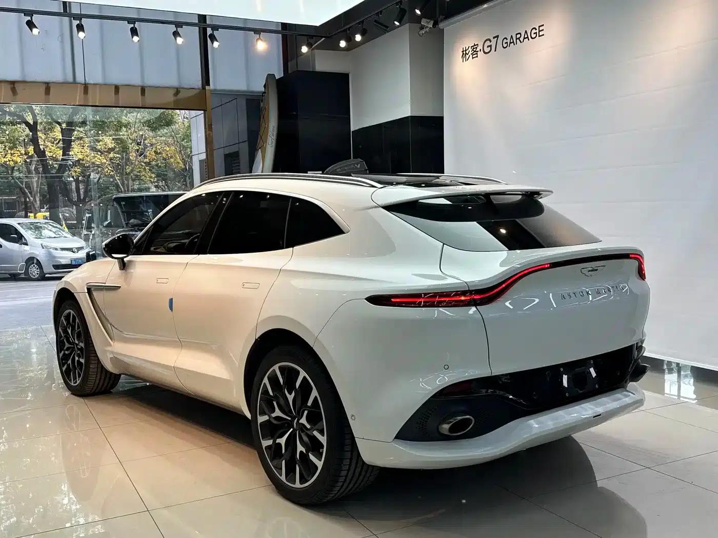 Aston Martin DBX 2022 3.0T STRAIGHT-SIX — миниатюра 6