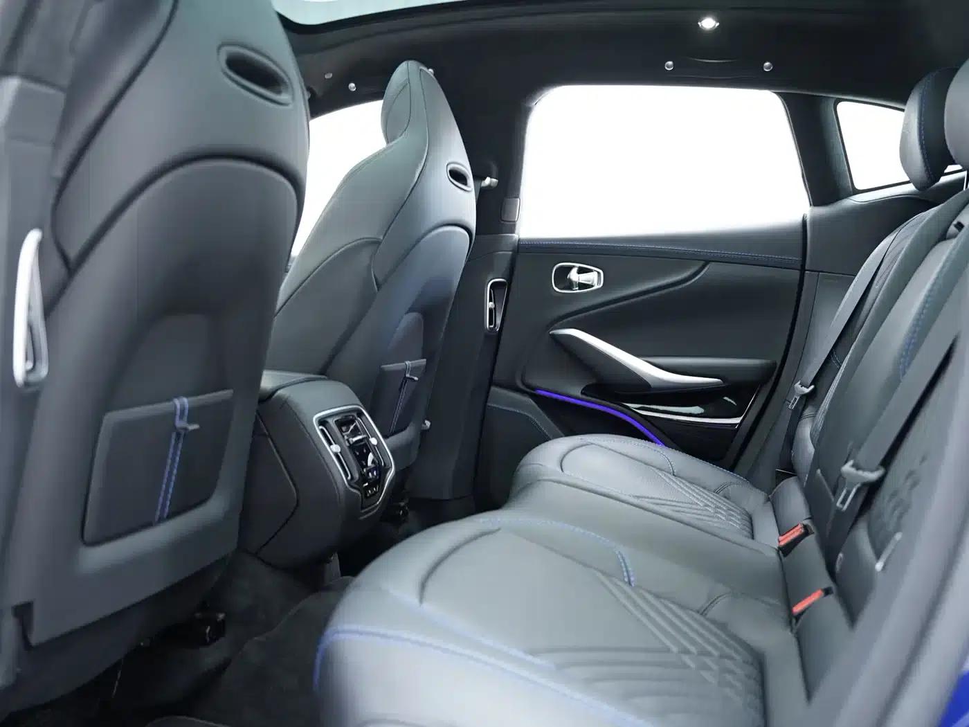 Aston Martin DBX 2023 3.0T STRAIGHT-SIX — миниатюра 12