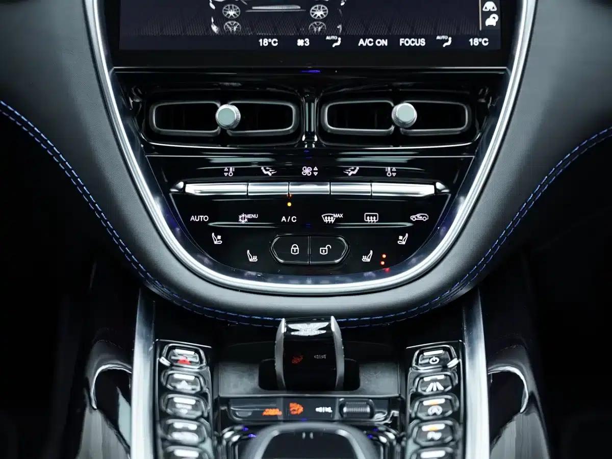 Aston Martin DBX 2023 3.0T STRAIGHT-SIX — миниатюра 8