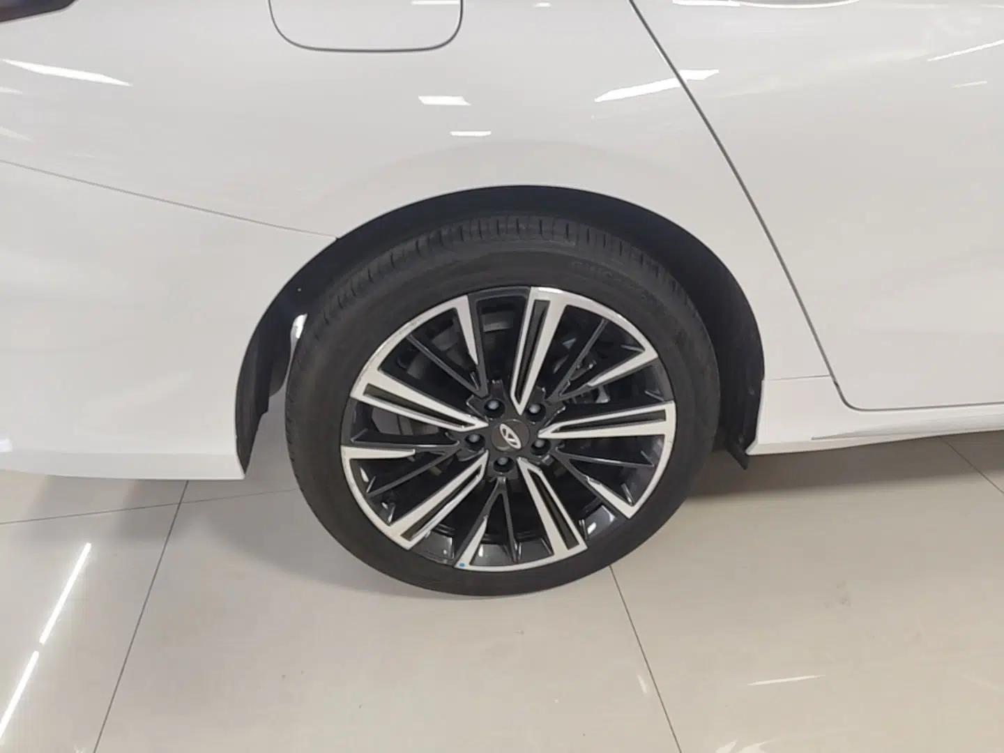 Chery Arrizo 8 2025 1.6T DCT Excellence Edition — миниатюра 11
