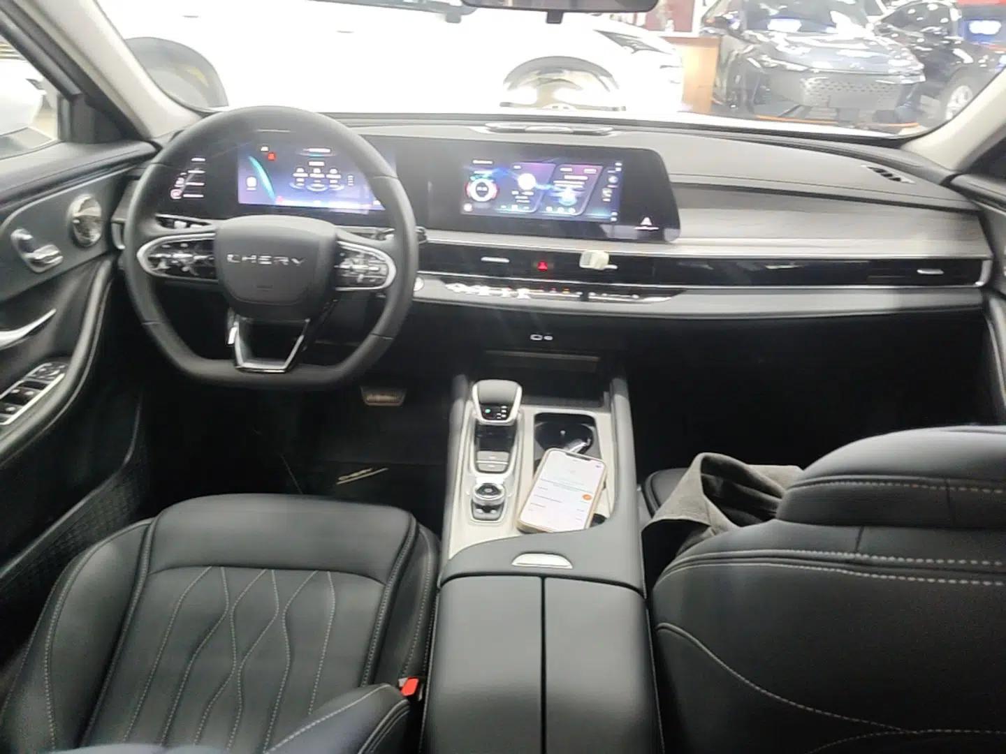 Chery Arrizo 8 2025 1.6T DCT Excellence Edition — миниатюра 12