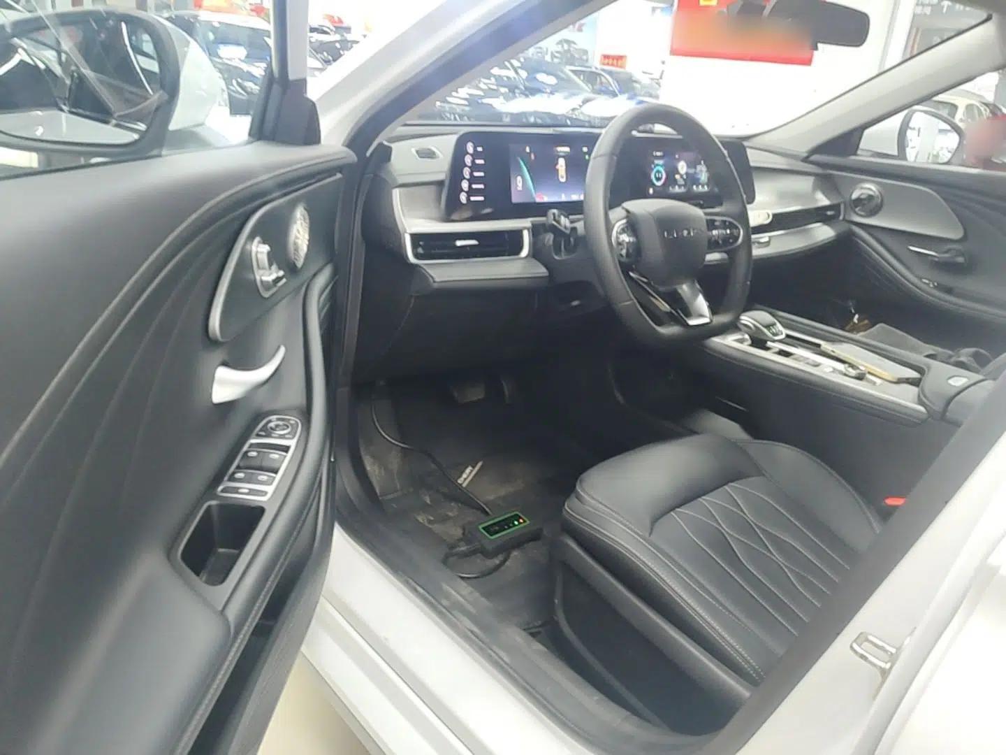 Chery Arrizo 8 2025 1.6T DCT Excellence Edition — миниатюра 18