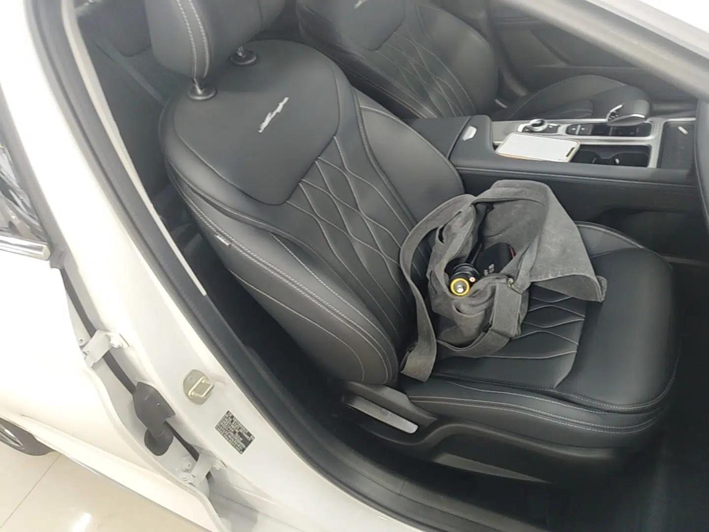 Chery Arrizo 8 2025 1.6T DCT Excellence Edition — миниатюра 19