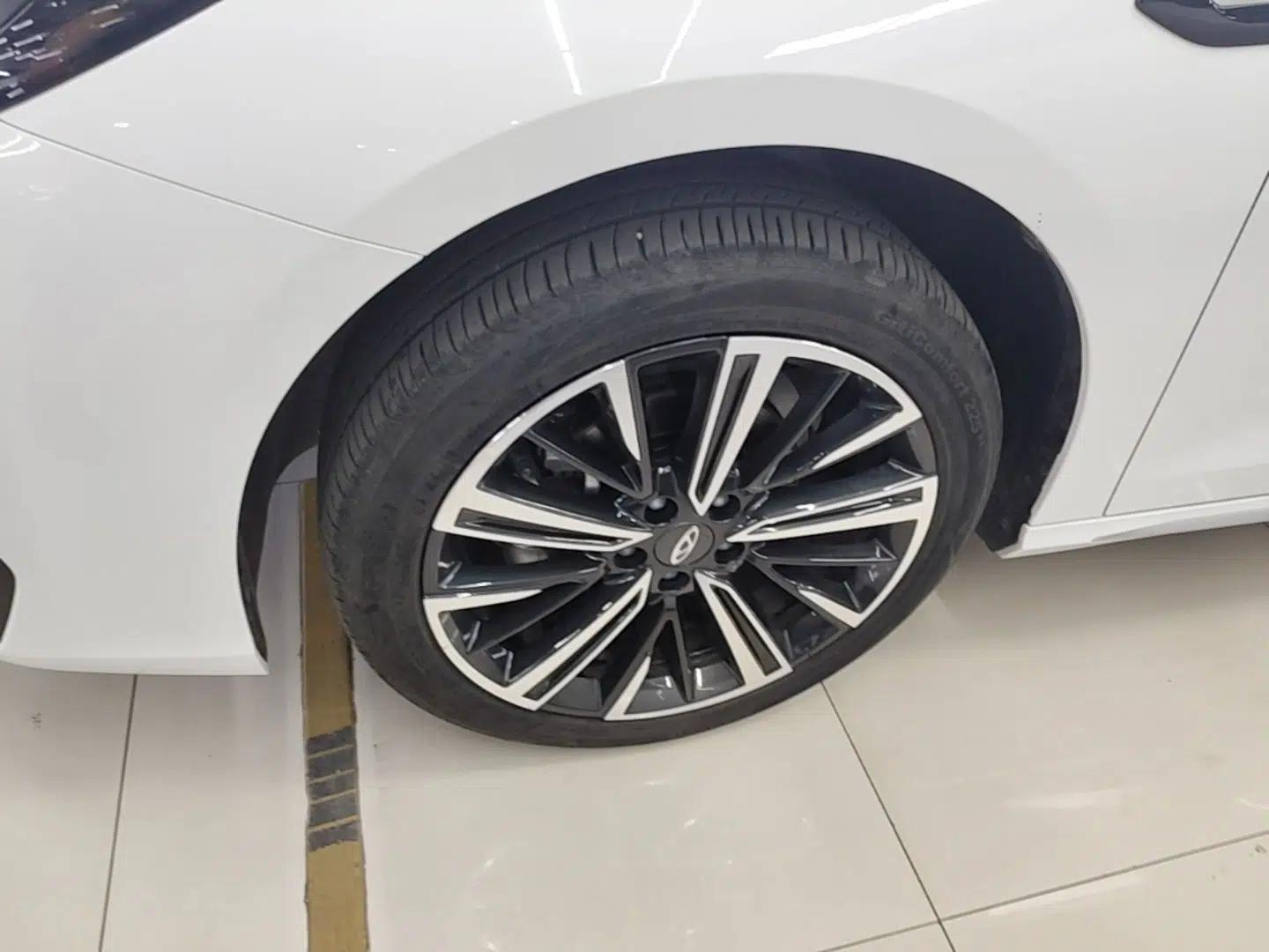 Chery Arrizo 8 2025 1.6T DCT Excellence Edition — миниатюра 10
