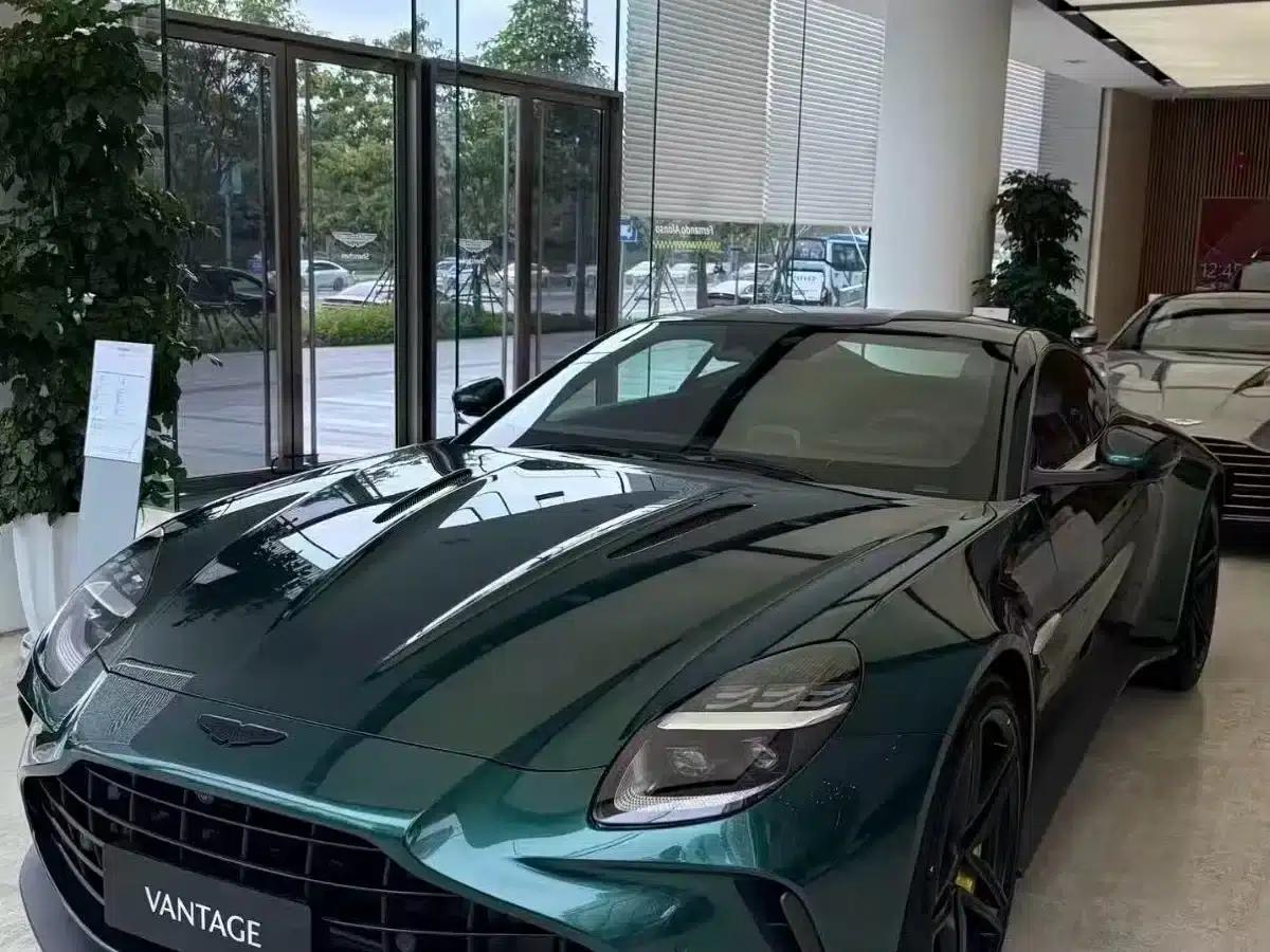 2024 V8 Vantage 4.0T V8 Coupe — миниатюра 2