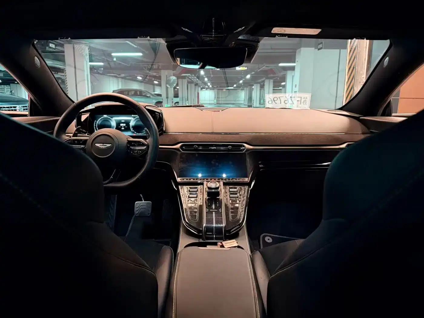 2024 V8 Vantage 4.0T V8 Coupe — миниатюра 12
