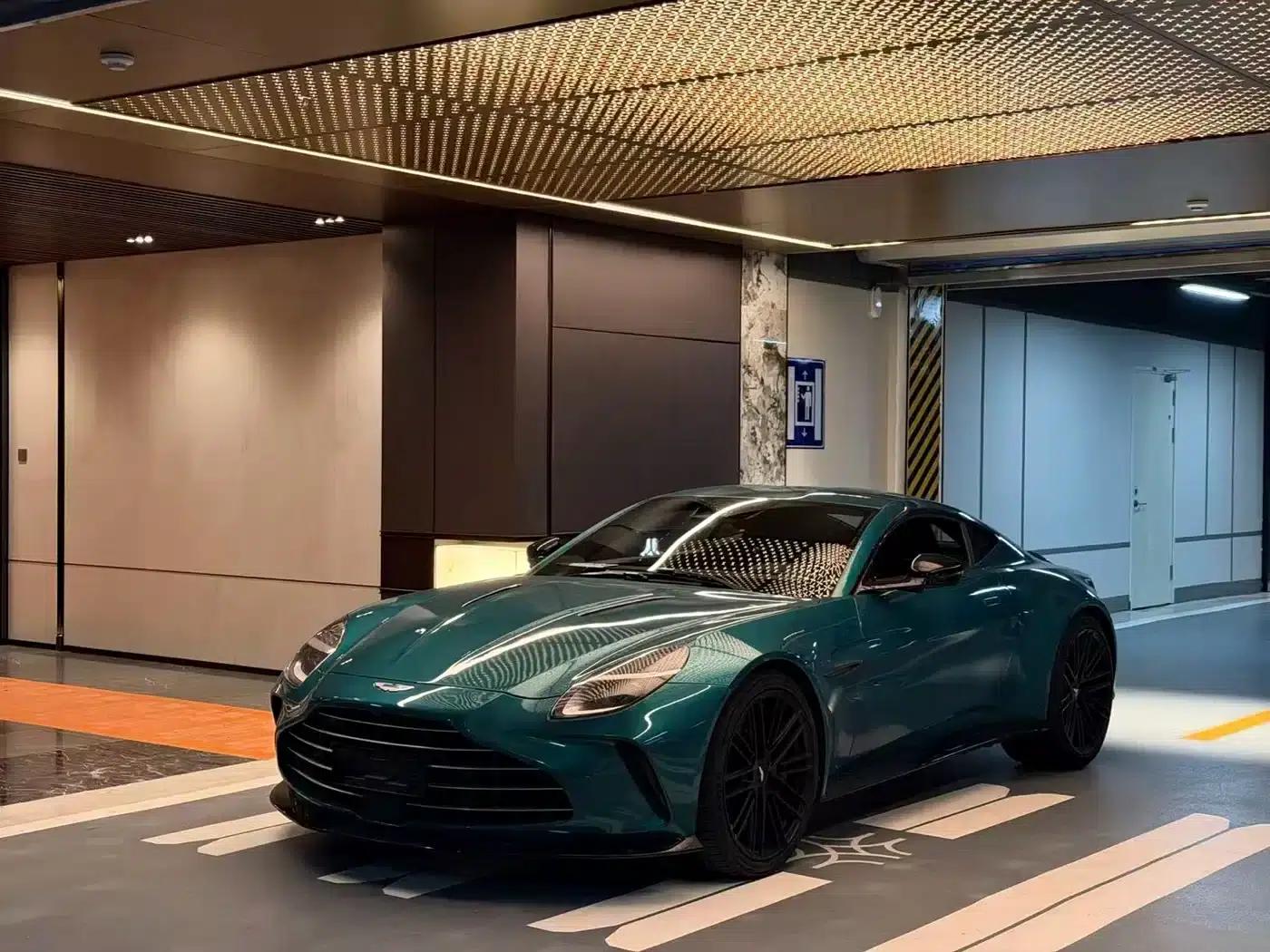 2024 V8 Vantage 4.0T V8 Coupe — миниатюра 4