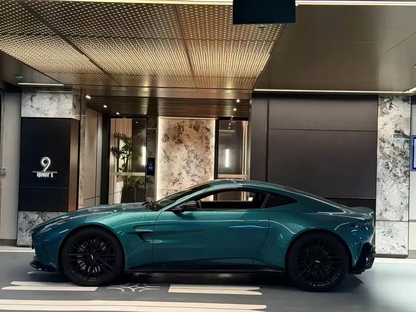 2024 V8 Vantage 4.0T V8 Coupe — миниатюра 8