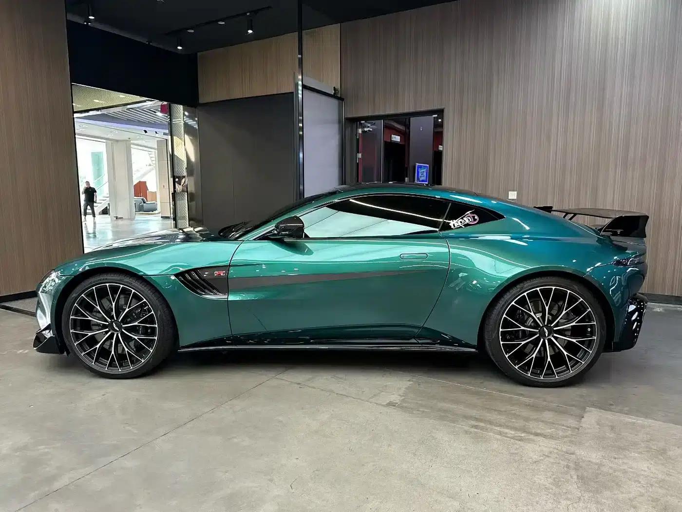 2023 V8 Vantage 4.0T V8 F1 Edition Coupe — миниатюра 3