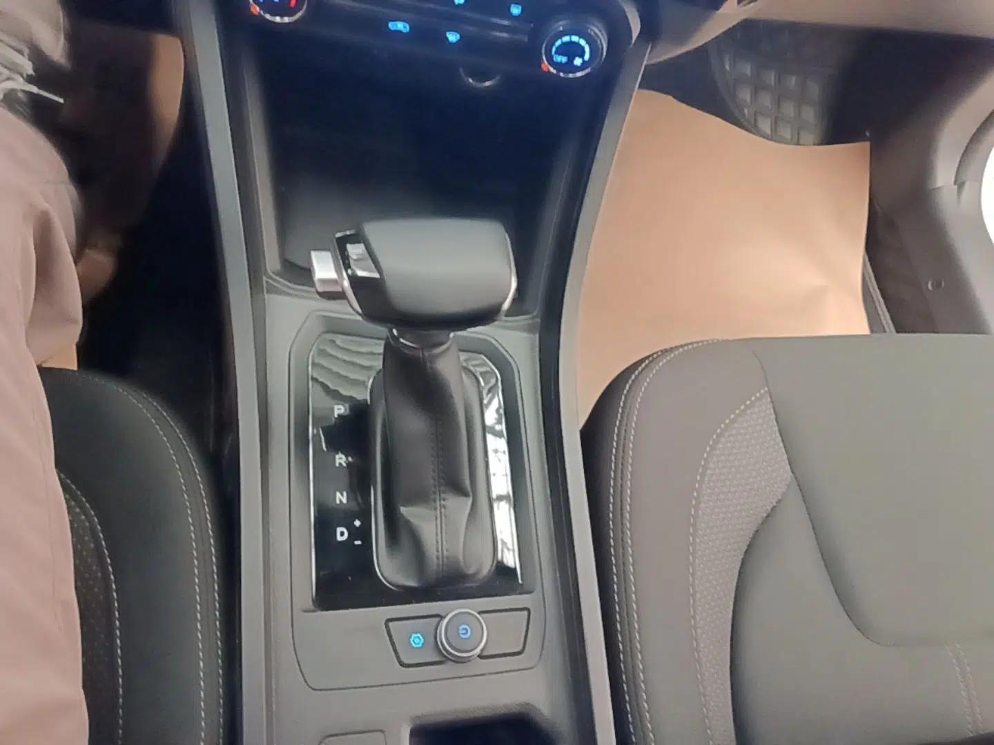 Chery Tiggo 3X 2024 1.5L CVT Excellence Edition — миниатюра 16