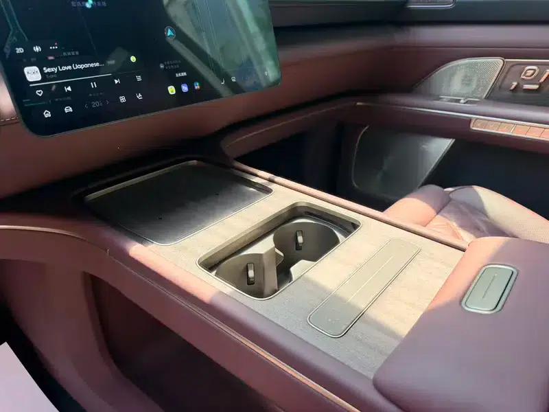 NIO ES8 2026 Model Six-Seat Executive Luxury Edition — миниатюра 6