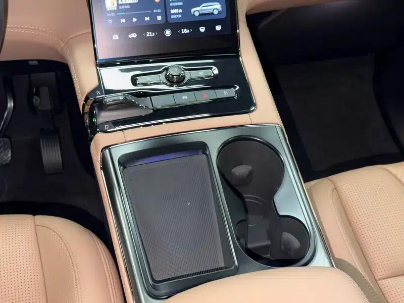 NIO ES8 2020 580KM Base Edition 7-Seater — миниатюра 14
