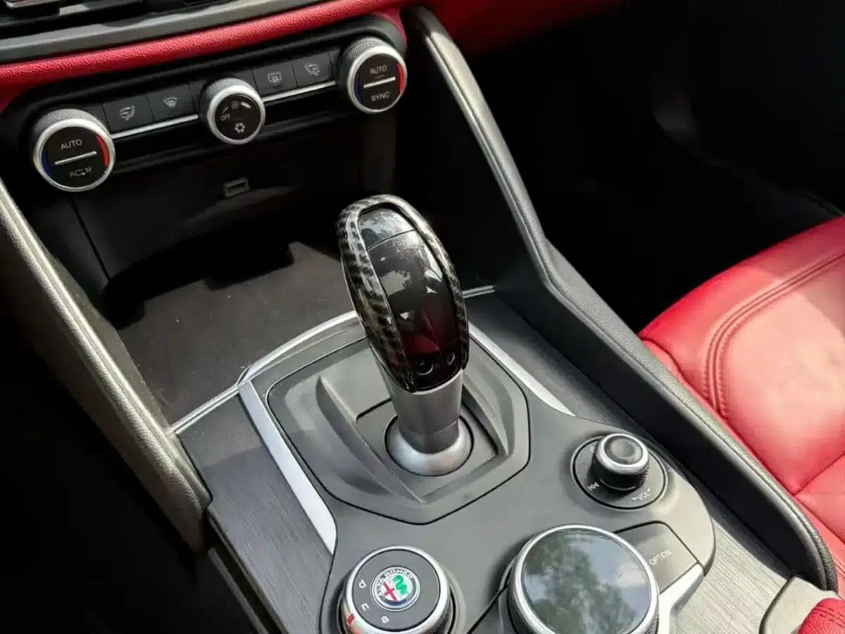 Giulia Juliet 2017 2.0T 200HP Luxury Edition — миниатюра 16