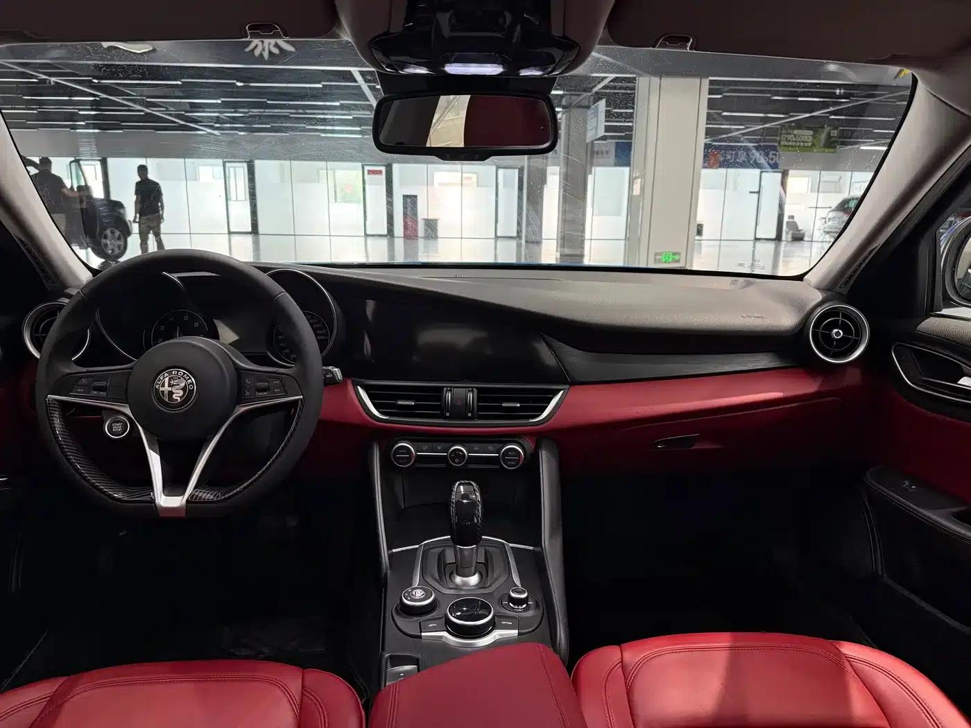 Giulia Juliet 2017 2.0T 200HP Luxury Edition — миниатюра 6
