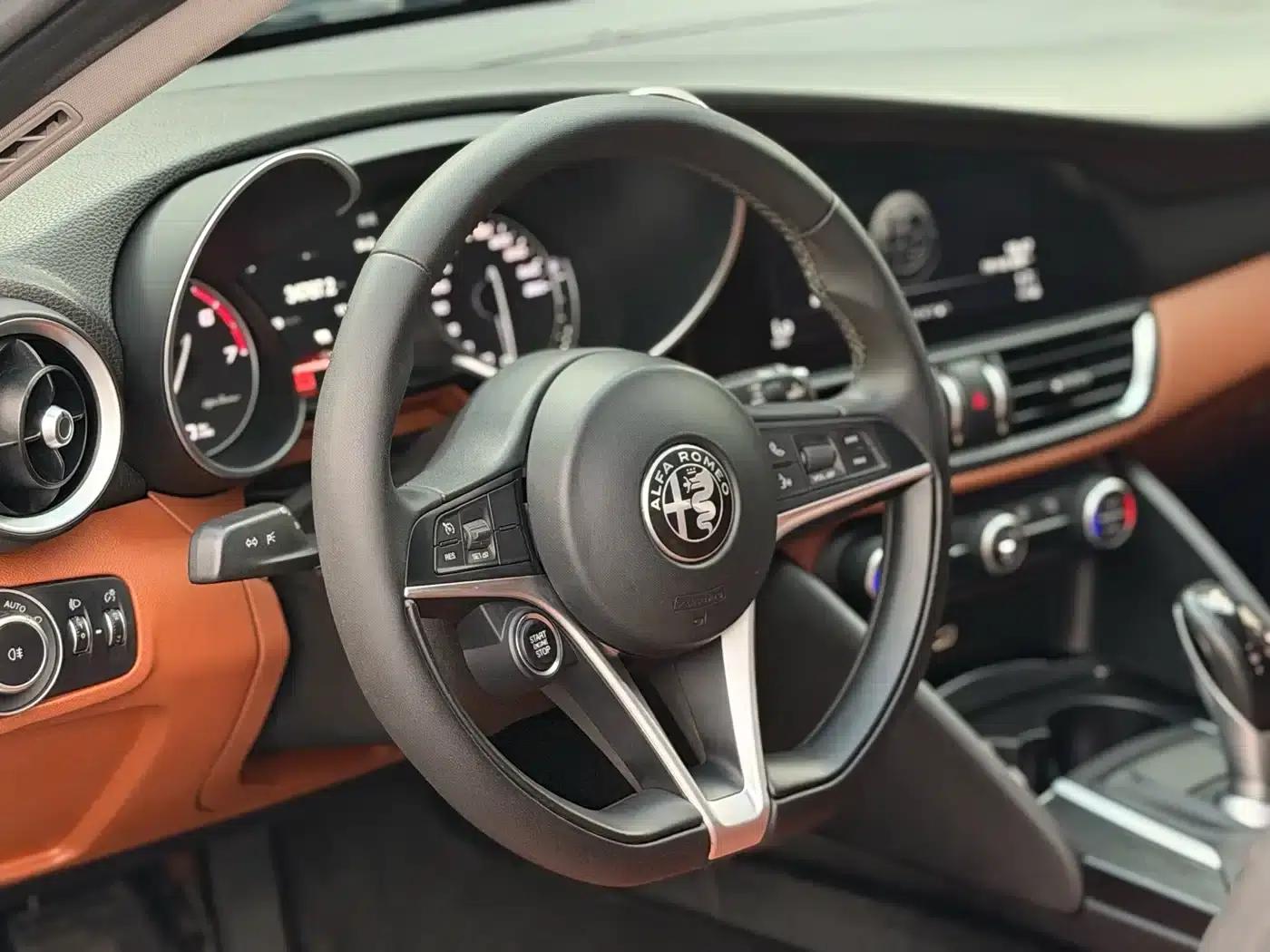 Giulia Juliet 2017 2.0T 200HP Luxury Edition — миниатюра 4