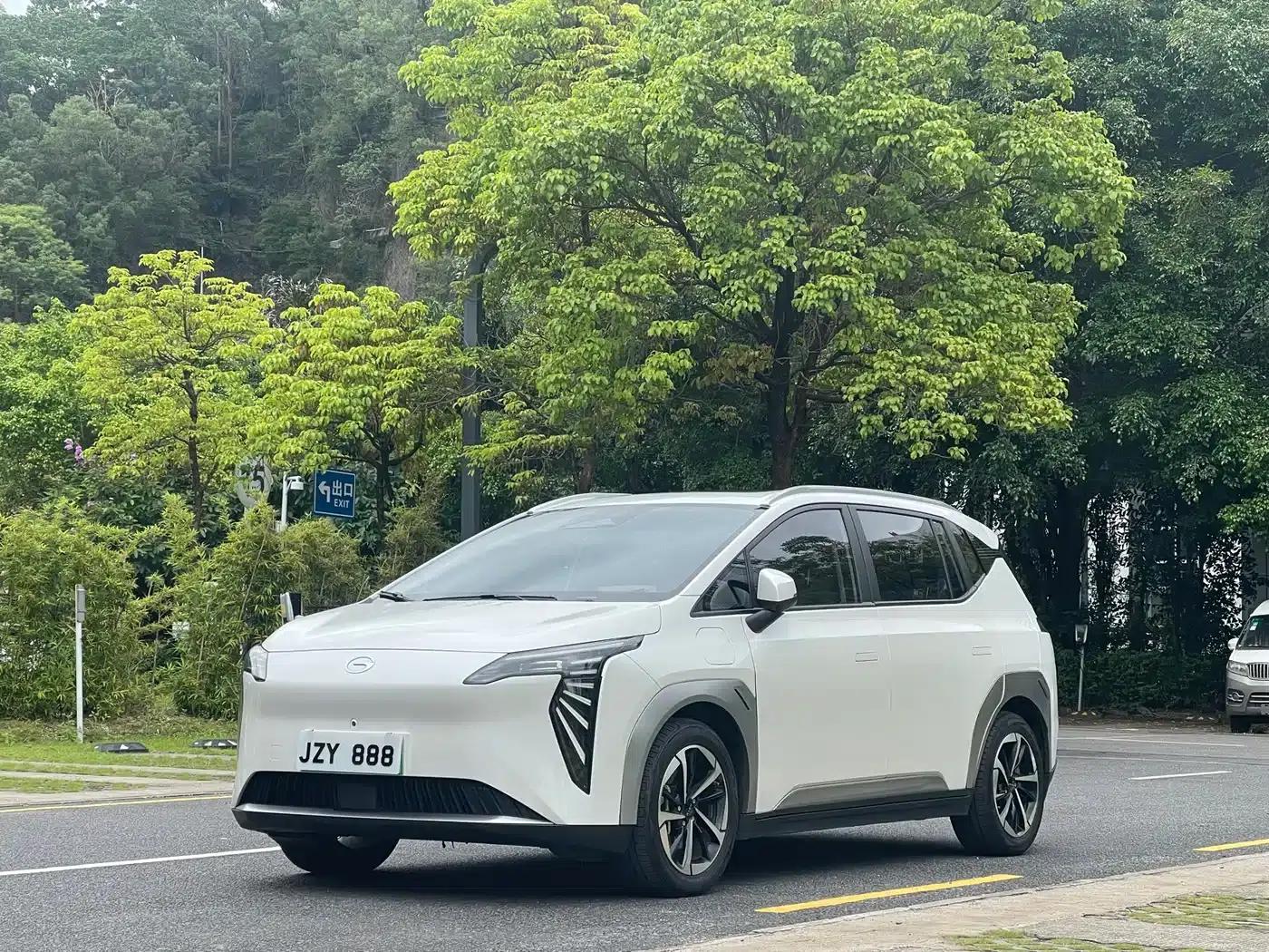 AION Y 2023 Plus 510 Smart Edition — миниатюра 1