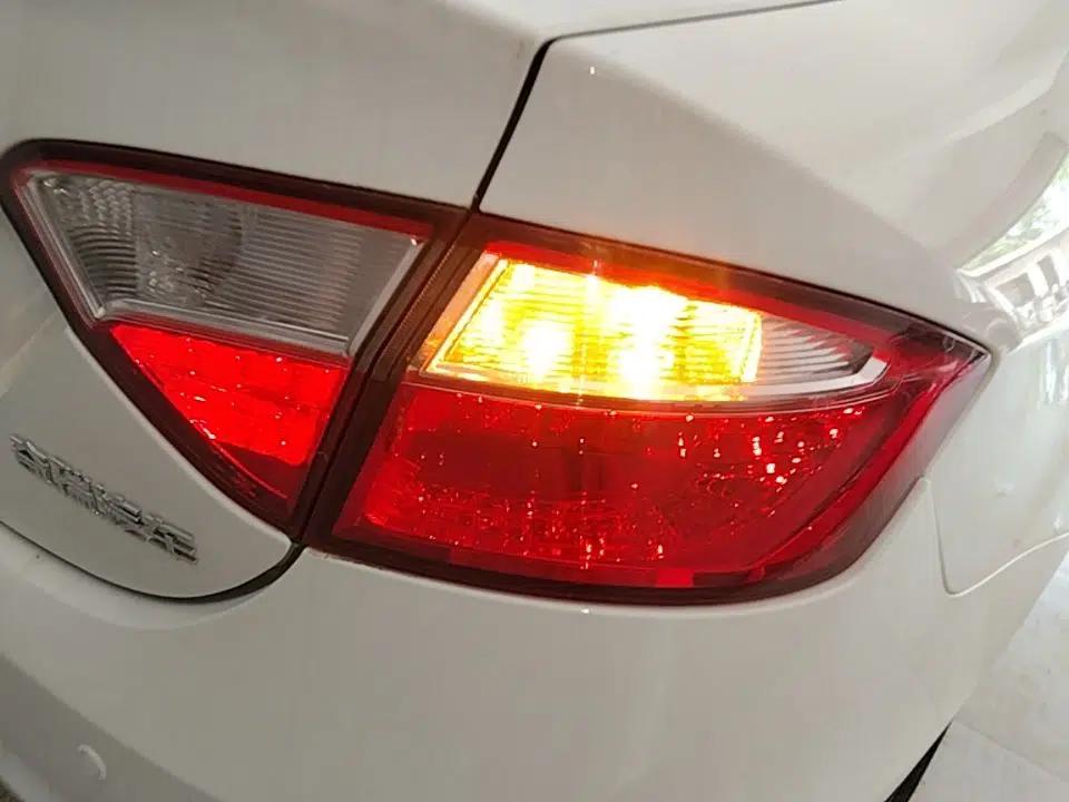 Chery Arrizo 7 2015 1.6L Manual Zhi Ling Edition — миниатюра 9