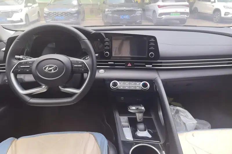 Hyundai Elantra 2022 1.5L CVT GLX Elite Edition — миниатюра 13