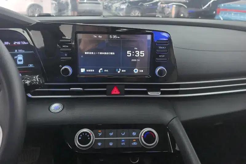 Hyundai Elantra 2022 1.5L CVT GLX Elite Edition — миниатюра 14